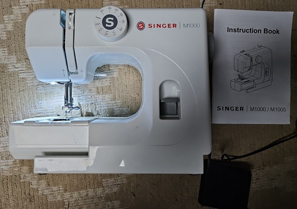 Singer M1000 Sewing Machine With Manual & Foot Pedal White