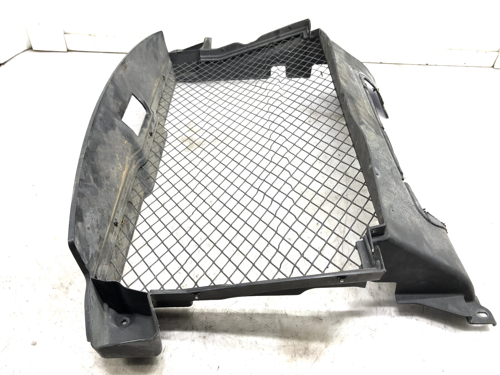 2014-2020 MASERATI QUATTROPORTE FRONT RADIATOR SUPPORT GRILLE AIR DUCT OEM.