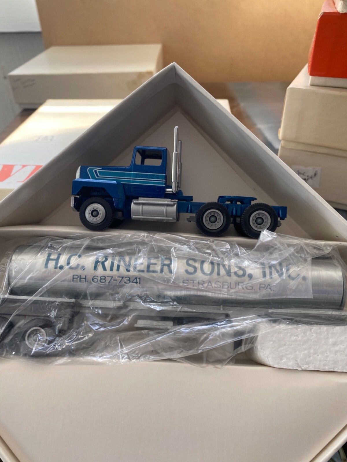 1/64 WinRoss Semi Truck Diecast Model - Brand New in Box-image