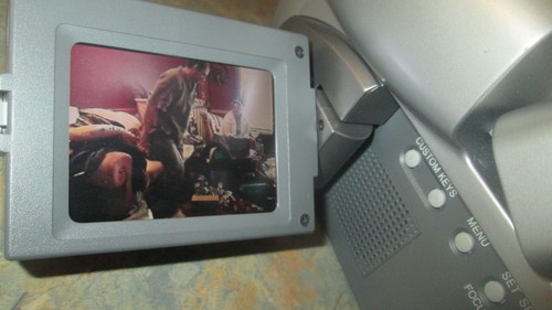 Canon-ES 420 V Hi8/8mm Video Camcorder - Picture 3 of 11