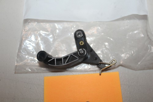 HUSQVARNA VIKING lever THREAD TAKE UP , SHIELD, THREAD GUIDE NEW - Picture 2 of 3