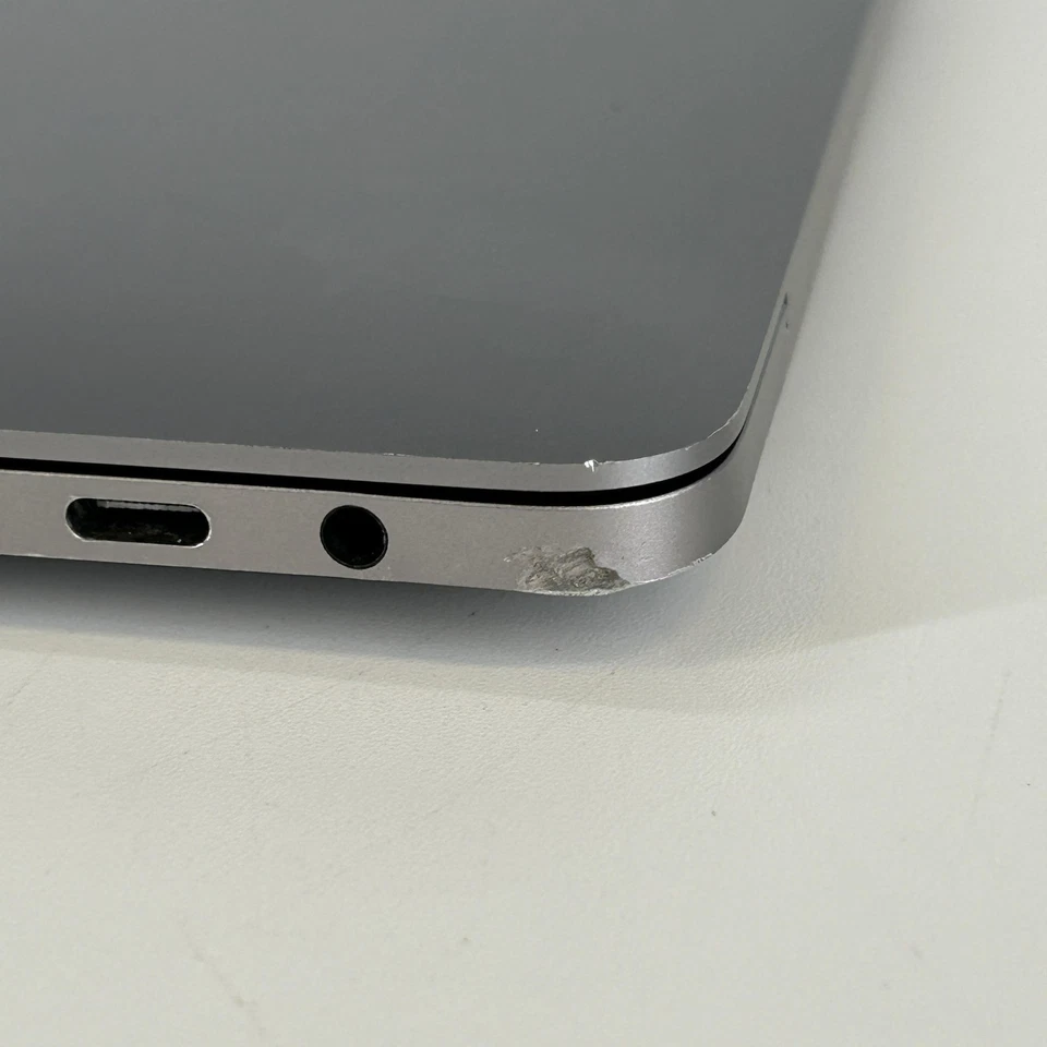 MacBook Pro 13 Silver 2016 3.1 GHz Intel Core i5 16GB 512GB SSD - Bent Frame - Image 3 of 4