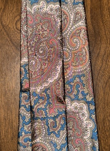 Usado en Excelente Condición Corbata Cuello Wembley Starshine 58" x 2 3/4" Vintage Paisley Salvia Azul Rosa Crema - Imagen 6 de 10