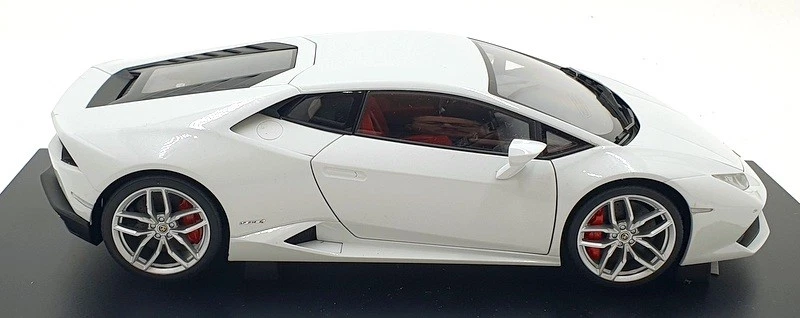 Autoart 1/18 Scale Diecast 74602 - Lamborghini Huracan LP610-4 - Metallic White - Image 4 of 4