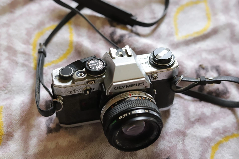 Olympus OM-10 camera with FC manual adapter & 50mm f1.8 Zuiko lens - Image 2 of 4
