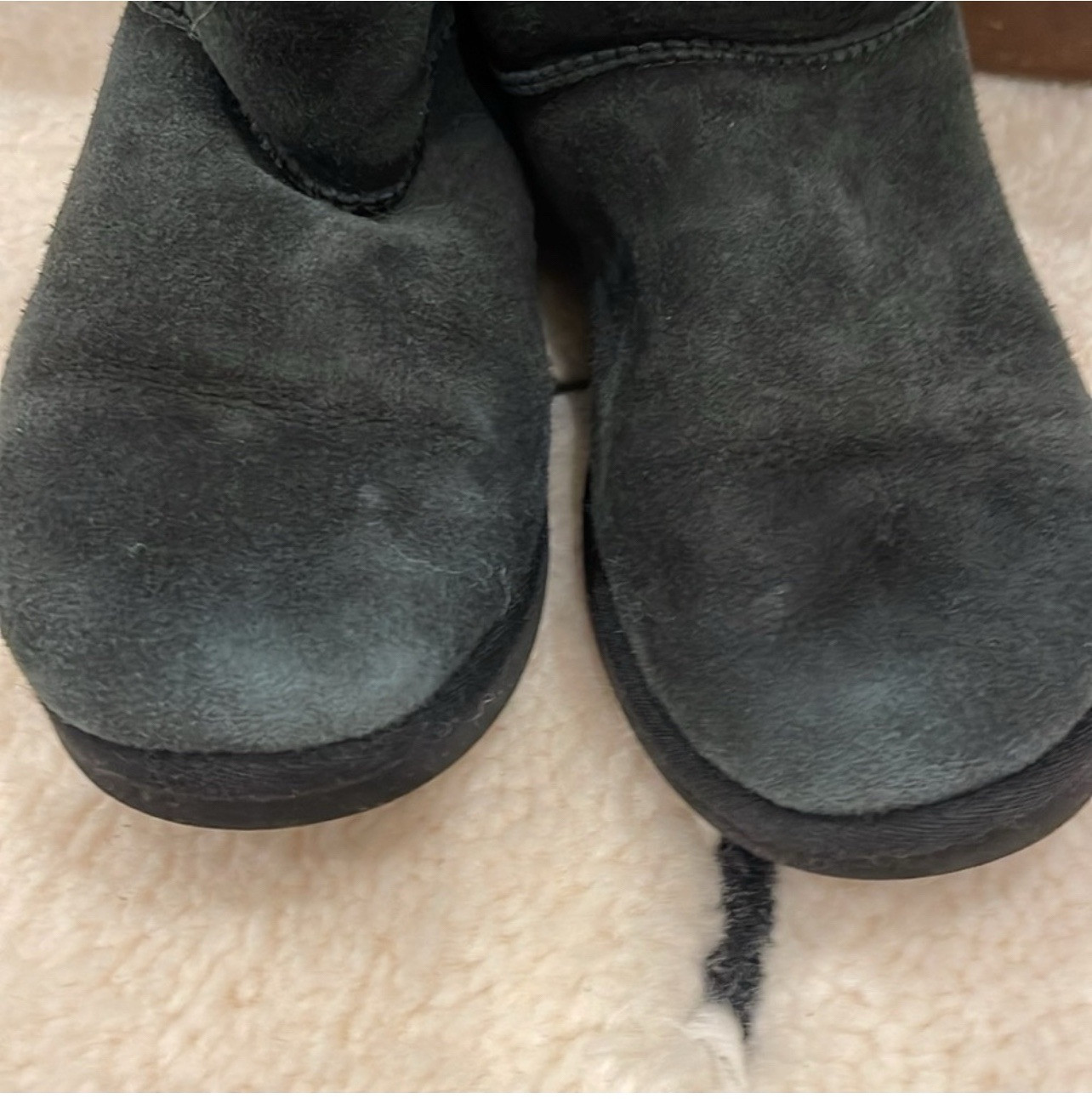 UGG Bailey Button Size 8 BLACK - image 6