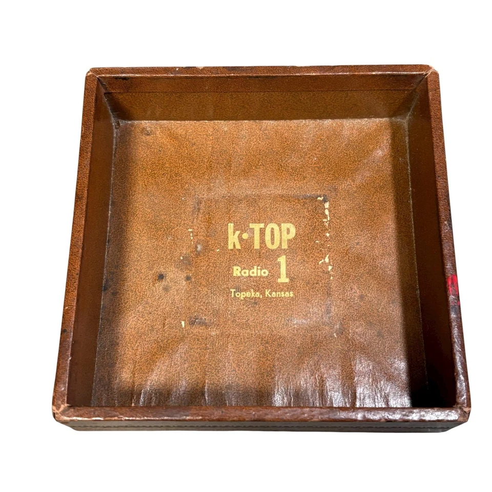 Carrito topedor de escritorio publicitario vintage radio 1 Topeka KS de cuero sintético Foto 3 de 4