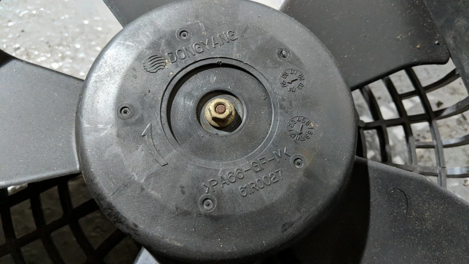 Ventilador eléctrico SsangYong Kyron 2.0 88210-21050  Foto 2 de 4