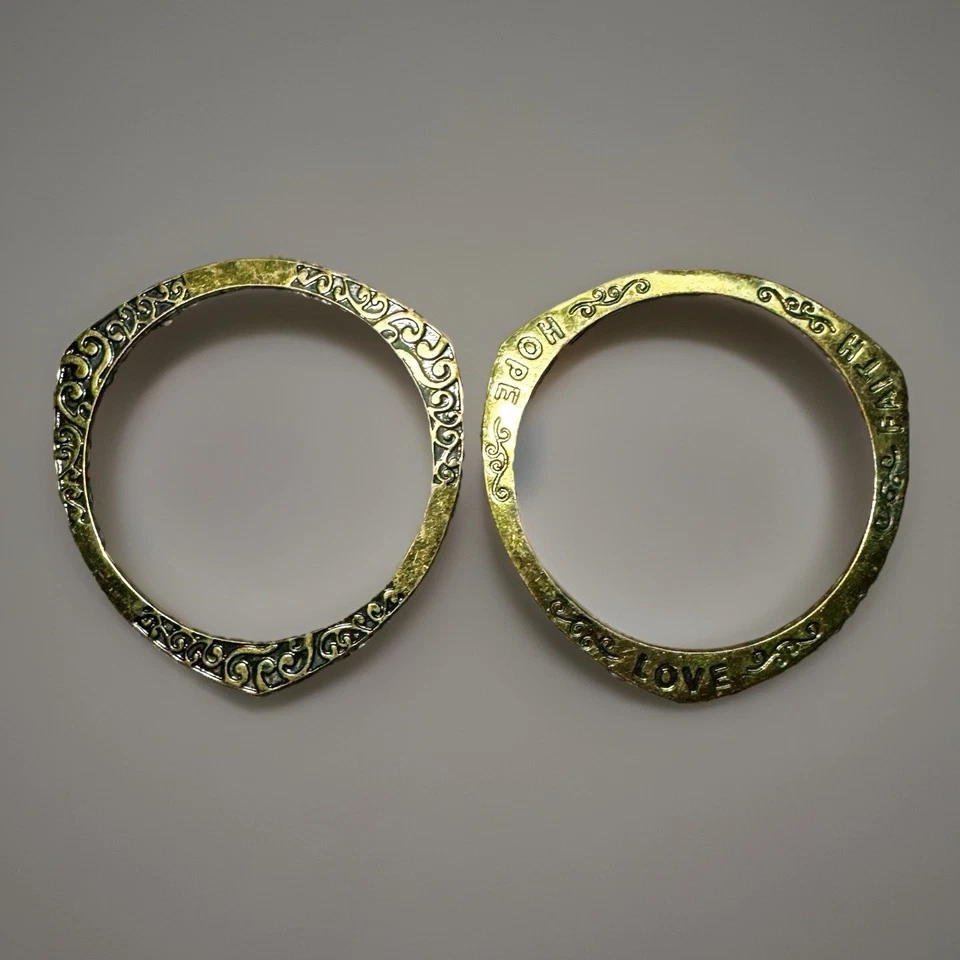 Juego de 2 Pulseras Forma Triángulo Latón Grabado Estampado LOVE HOPE FE Brazaletes Foto 2 de 4