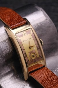 Authentic Beautiful vintage Mens Bulova XL Curved 21 jewel 7AP 2-tone gold plated watch