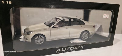 AUTOart 1/18 Mercedes-Benz C-Class Limousine Elegance White 76262