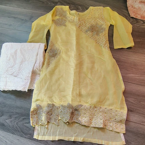 VETEMENTS Vestiti asiatici