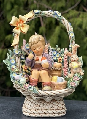 Goebel Hummel 1059-D Easter Basket with First Issue Easter's Coming 2001 Germany