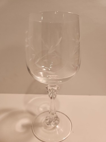 Set Of 4 Vintage Crystal Cut Wine Glasses - Picture 6 of 8