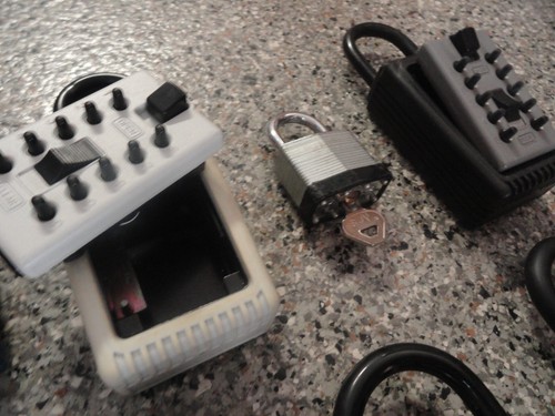 Huge mixed Bundle Lot of Combo Key Lock Boxes Padlocks for Realtor & Real Estate - Picture 7 of 7