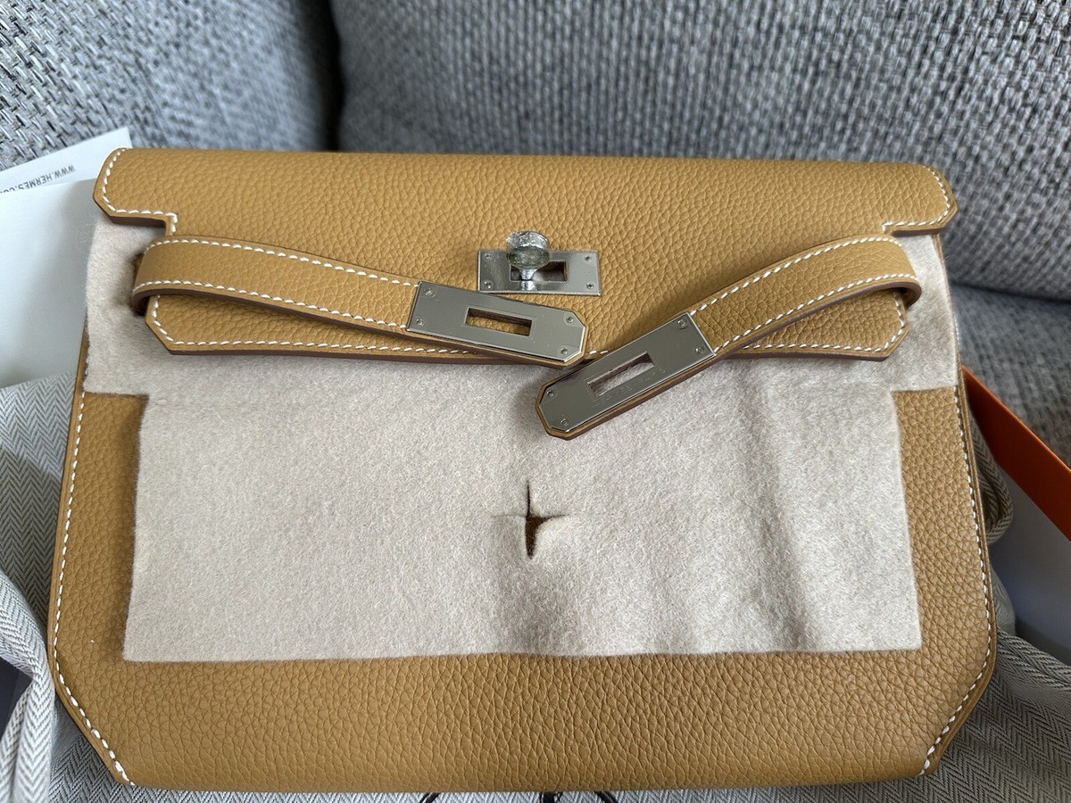 NEW HERMÈS Naturel Sable Togo Calfskin Kelly Depeches 25 Pouch w