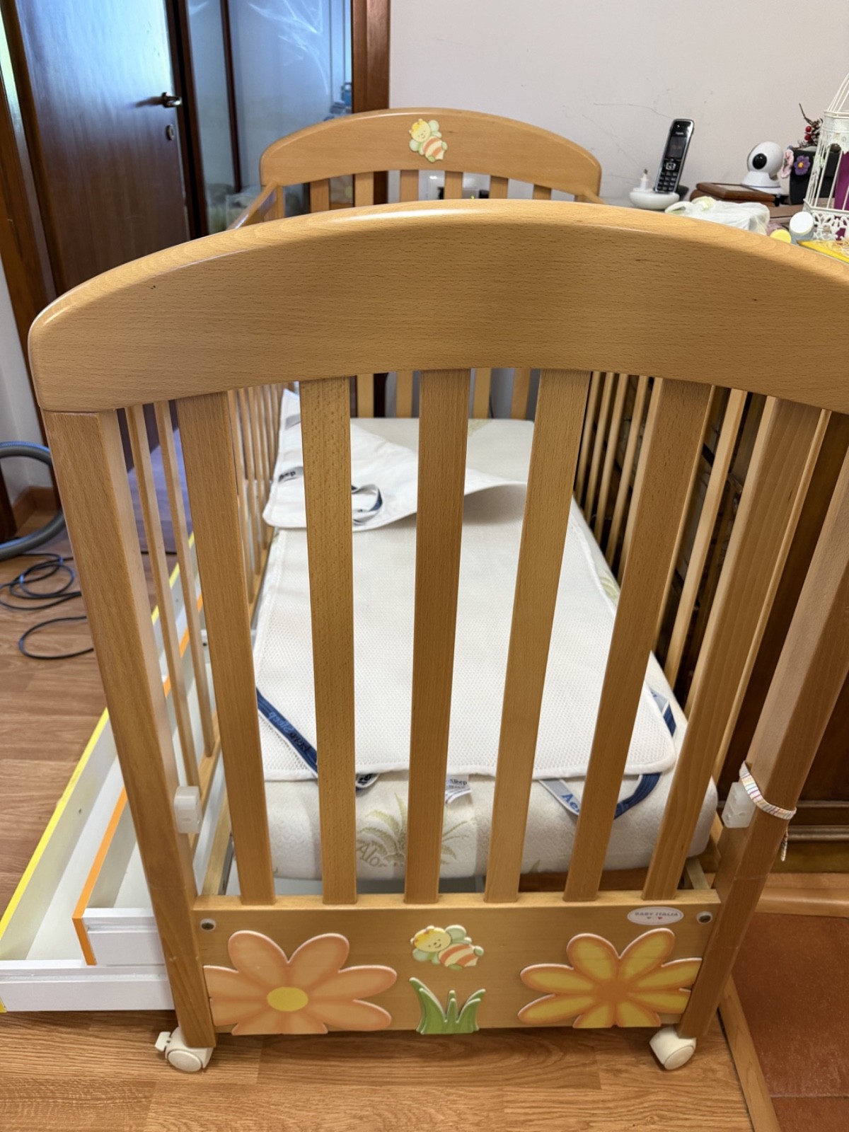 Lettino e comò Baby Italia con bagnetto, materasso e topper AeroSleep