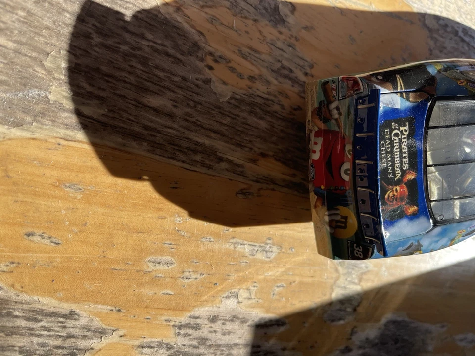 Action 1:24 NASCAR Elliot Sadler #38 M&M’s Pirates of The Caribbean -2006 Fusion - Image 4 of 4