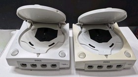 Lot Of 2 Defective Sega Dreamcast For Parts Or Repairs