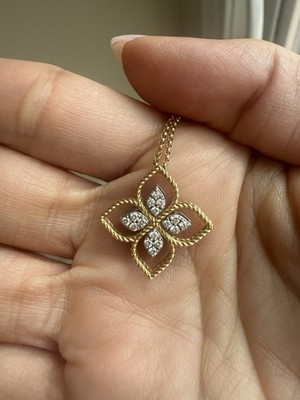 Roberto Coin Signed 18K Yellow Gold Diamond Pavé Flower Charm Necklace