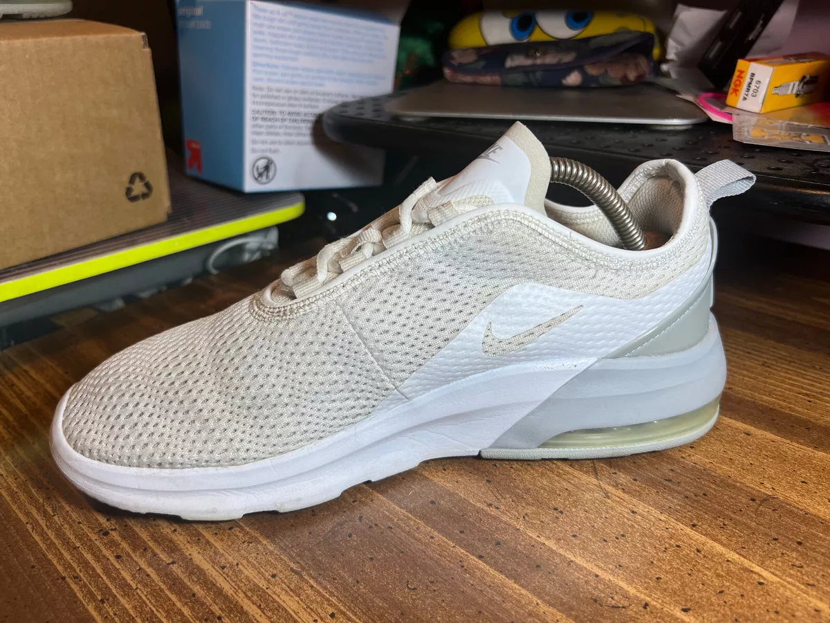 Air max motion hot sale white