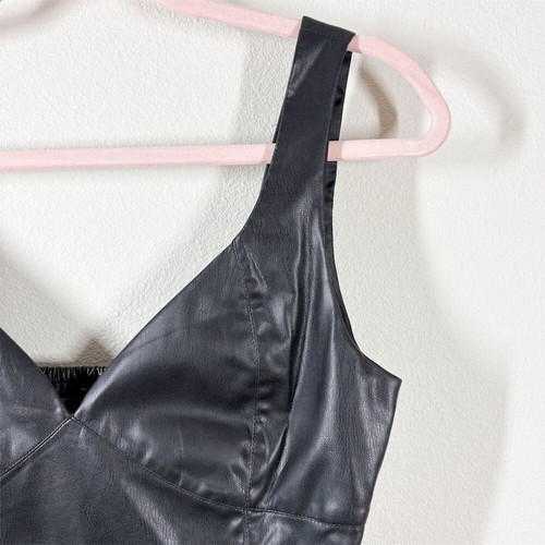 Zara Black Faux Leather Pleated Peplum Crop Top Size XS V-Neck Sleeveless Blouse - Picture 2 of 9