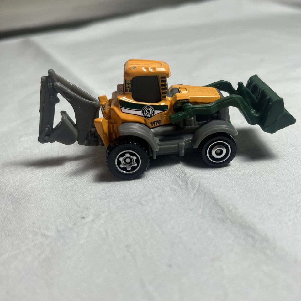 Matchbox #68 MBX Backhoe™ 2018  AMBER YELLOW | MATCHBOX - Image 2 of 4