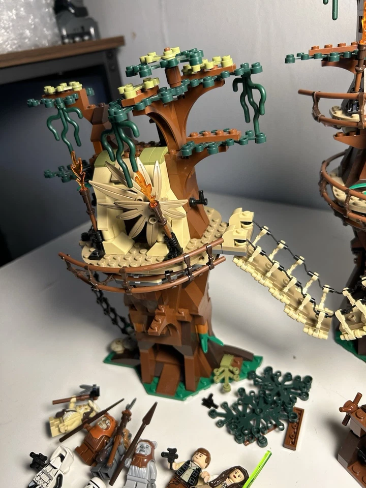 LEGO Star Wars: Ewok Village (10236) Completo Foto 3 de 4