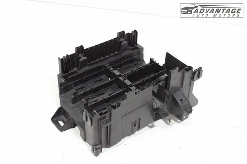 GMC YUKON 2015-2020 4x4 5,3 L relé de fusibles caja de conexiones soporte de bloque OEM - Imagen 2 de 6