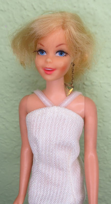 Gorgeous Vintage Casey Barbie doll  # 1180   with earring