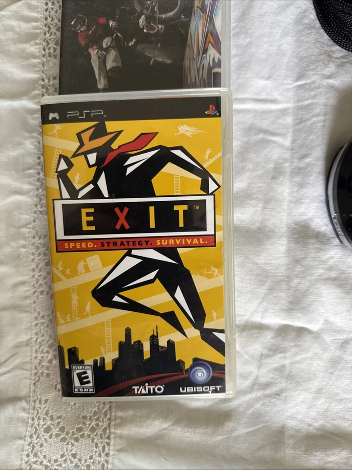 Sony PSP 1001 Black/With Case And 3 Games No Charging Cords - Image 2 of 4