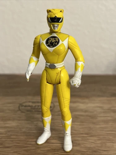 MIGHT MORPHIN POWER RANGERS YELLOW RANGER 4” ACTION FIGURE VNTG (1995) TOY