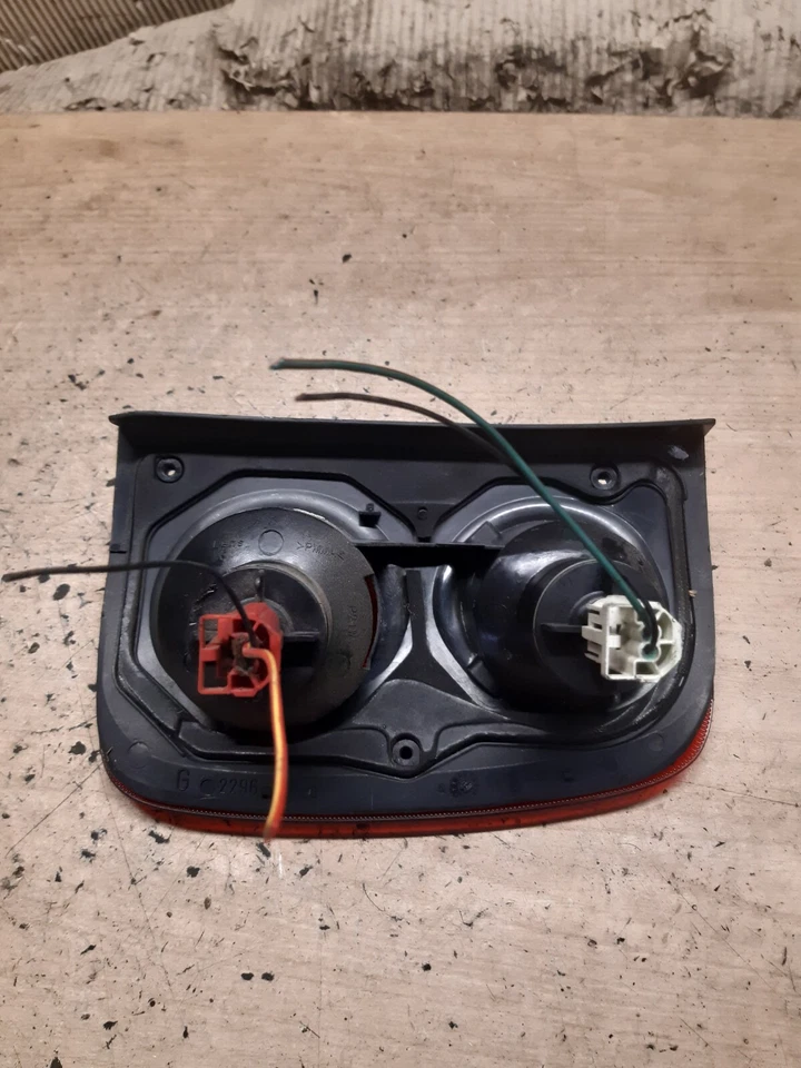 Land Rover Freelander 2001 luz trasera lateral del pasajero 22960102 Foto 2 de 3