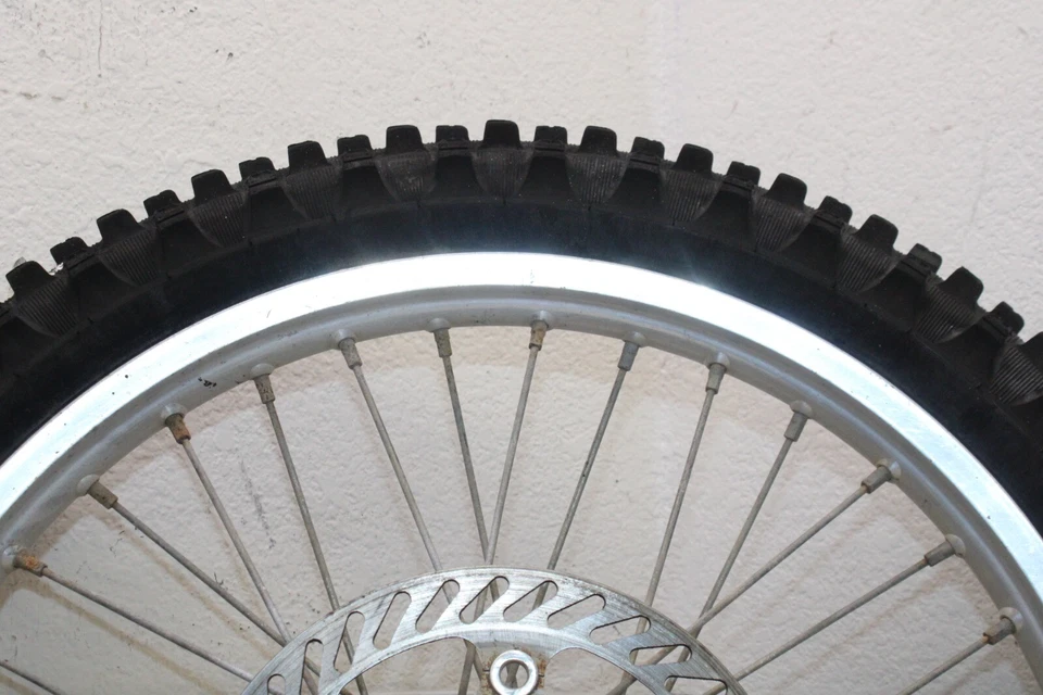 Llanta delantera con neumático 88-92 KAWASAKI KX250 OEM Foto 3 de 4