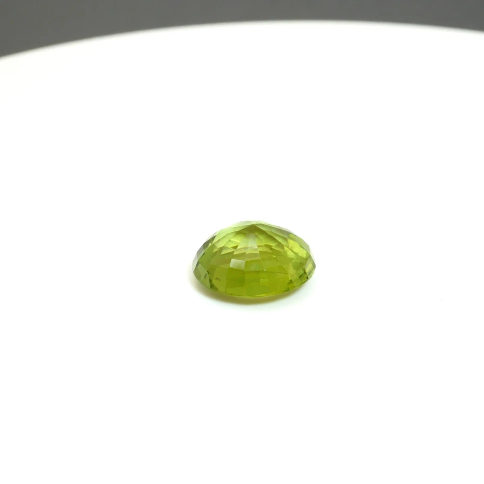 4.49 Ct Natural Green Peridot Round Cut Gemstone from Myanmar - Image 4 of 4
