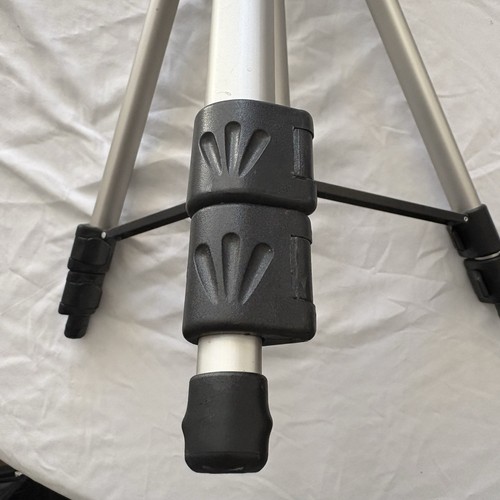 Vivitar VPT-240 Tripod - Picture 5 of 12