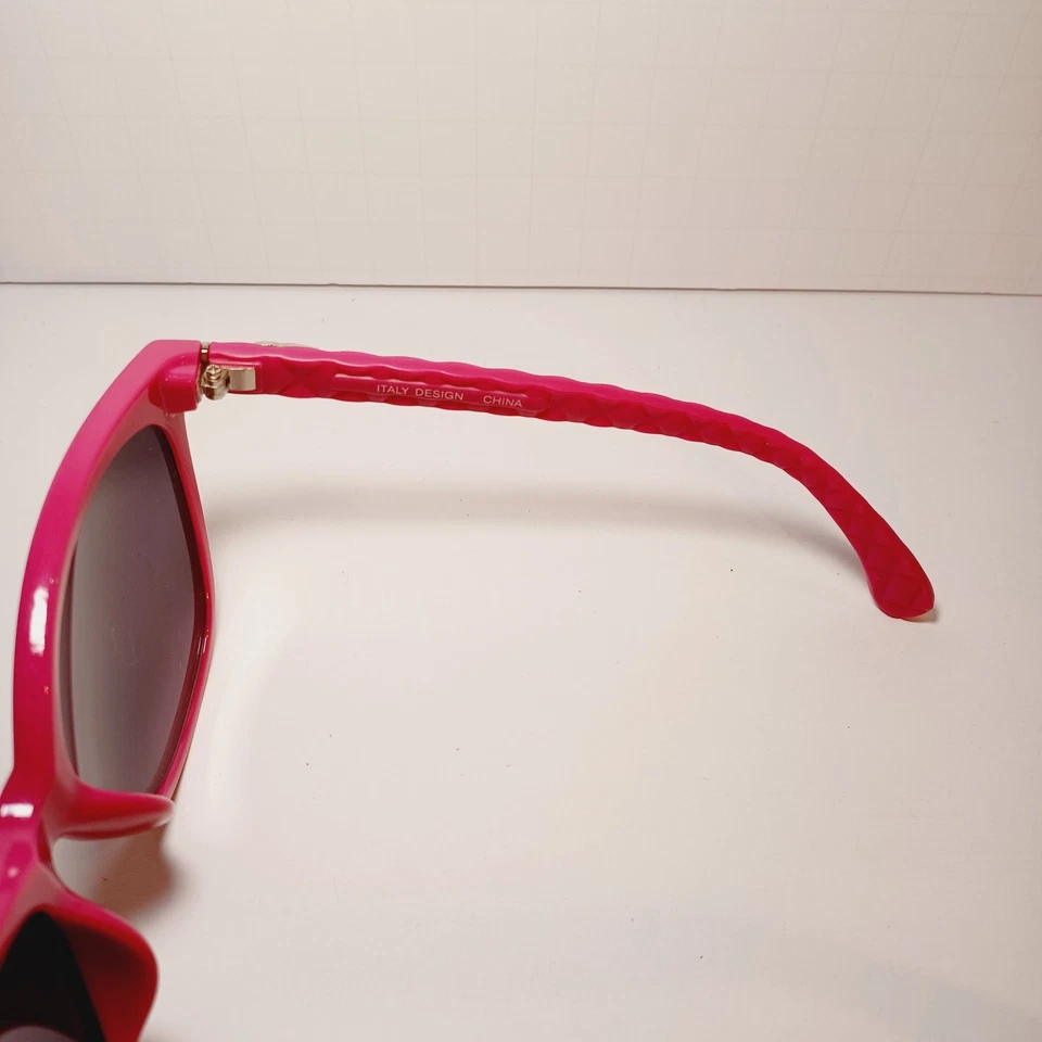 Gafas de sol DG rosa oscuro diseño de edredón de plástico logotipo plateado ZB390 UV400 pequeño rayado Foto 3 de 4