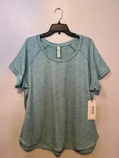 Nwt RBX 2X Women’s Active Top•Fade Resistant• Wicking•Style: CR2226X