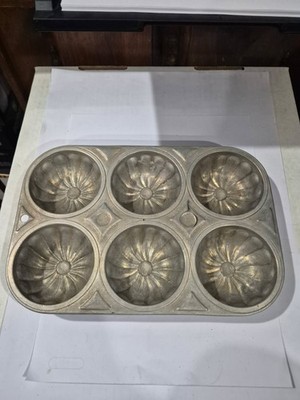VTG  Metal Biscuit Muffin Bundt Pan Primitive Tin Style 6 hole UT10