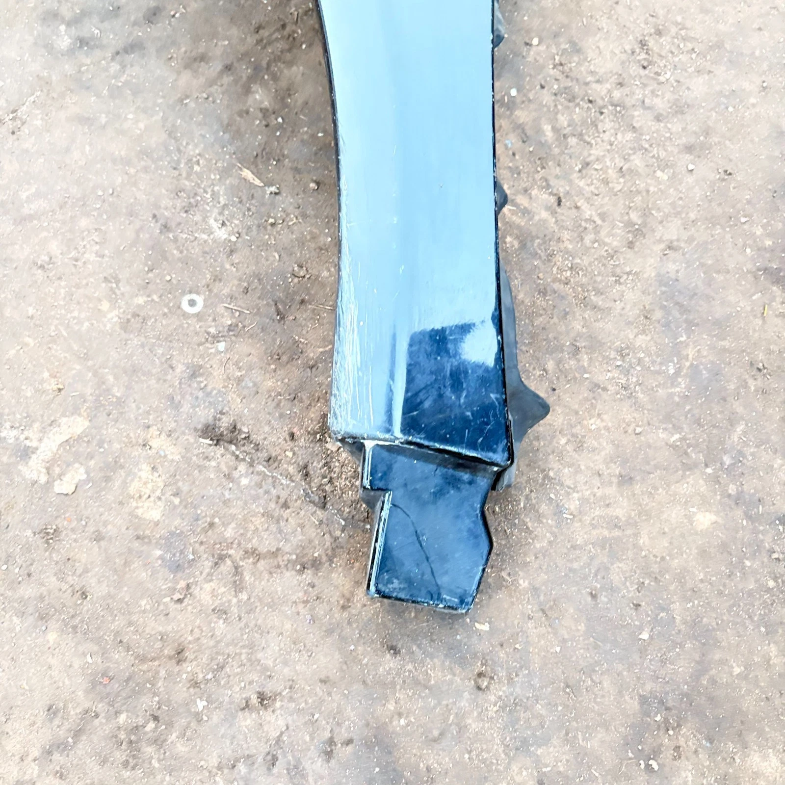 Close-up of lower mounting tab on Mercedes W168 left wing