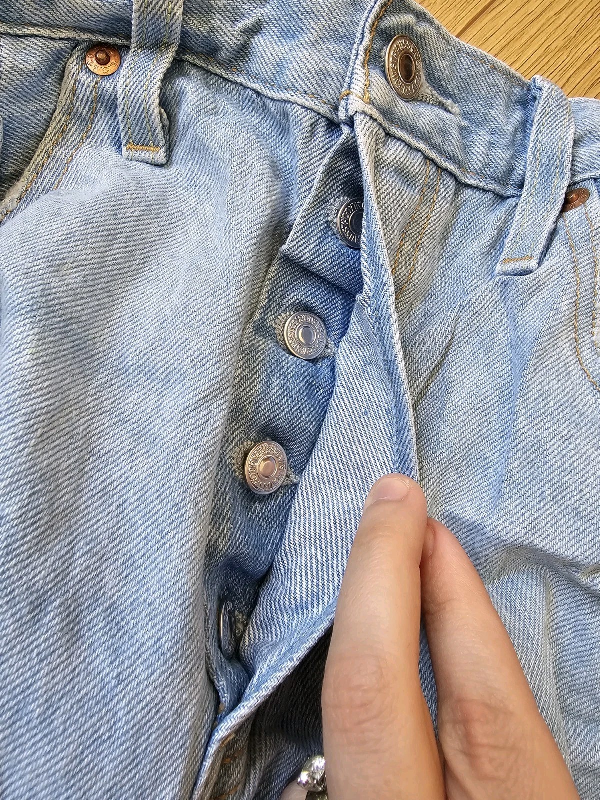 Levi's 501 Light Wash Denim Cut Off Shorts Distressed Ripped Button Fly W29 image 4