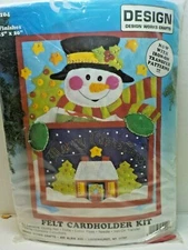 DESIGN WORKS CRAFT #5104 FELT SEQUIN BEAD CHRISTMAS CARDHOLDER KIT 