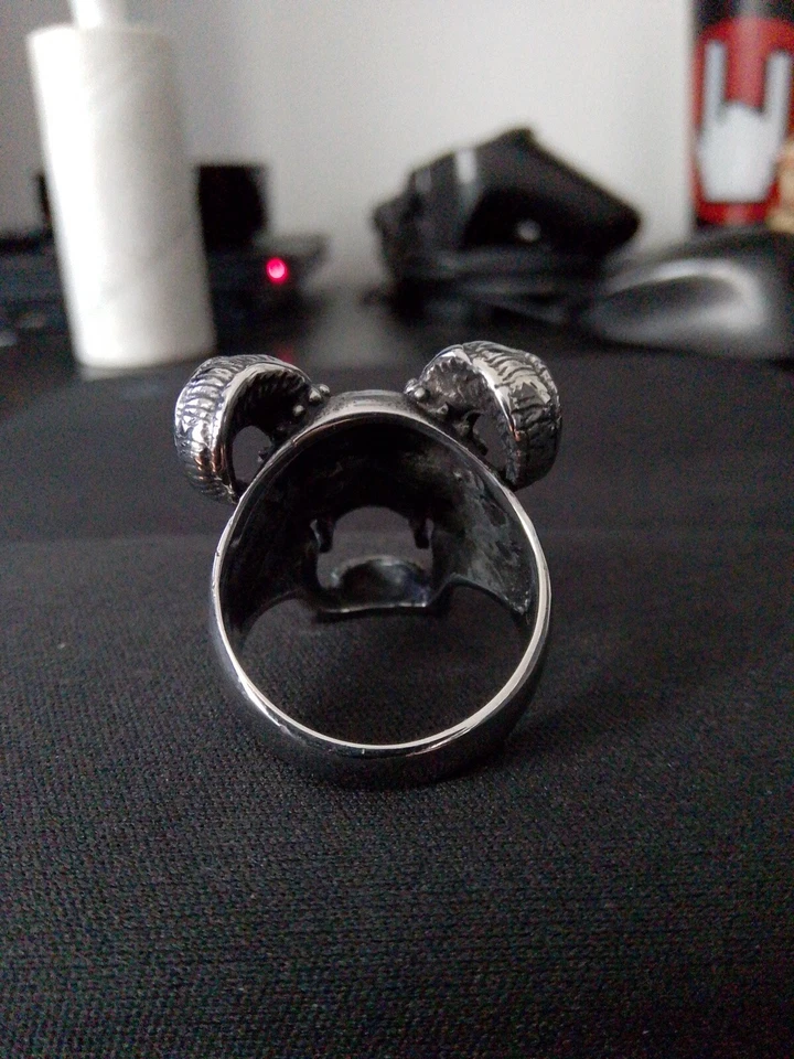 Anello Teschio Skull Vampiro Con Corna Da Caprone - In Acciaio - Immagine 3 di 4