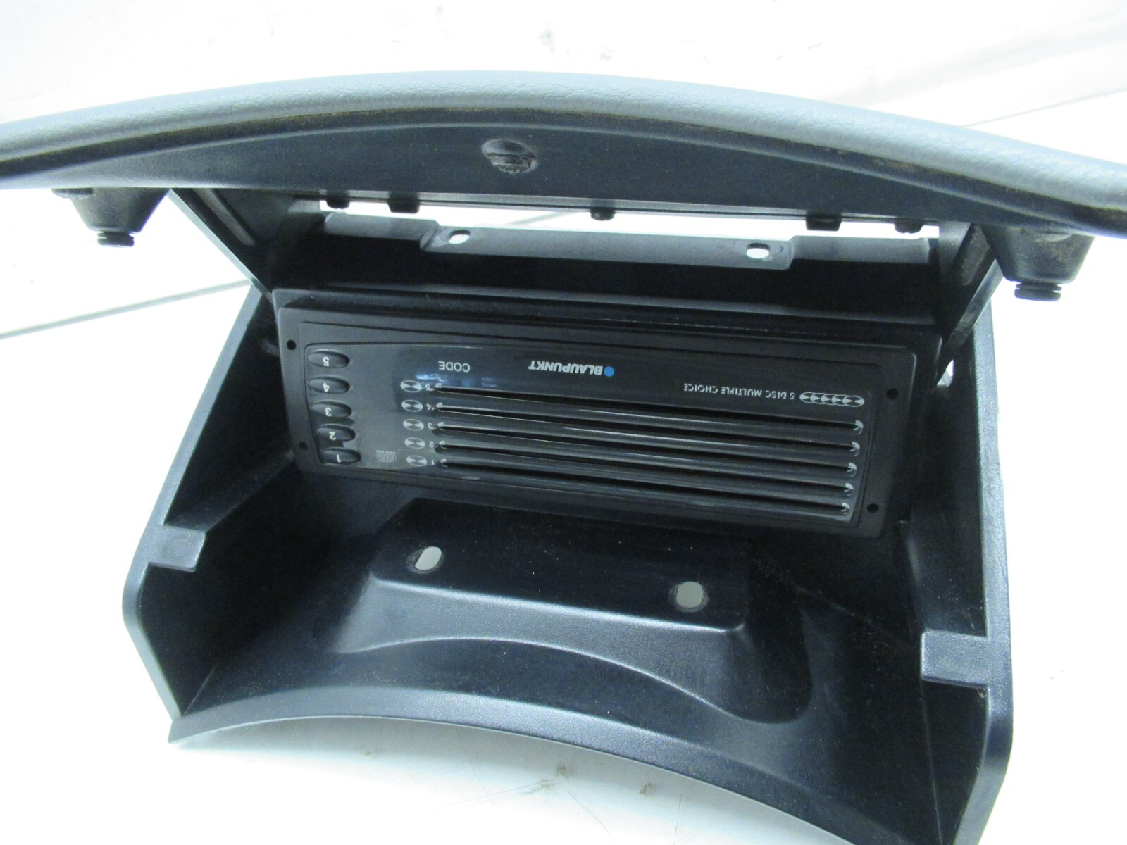 04-08 MASERATI QUATTROPORTE CD CHANGER STORAGE COMPARTMENT OEM