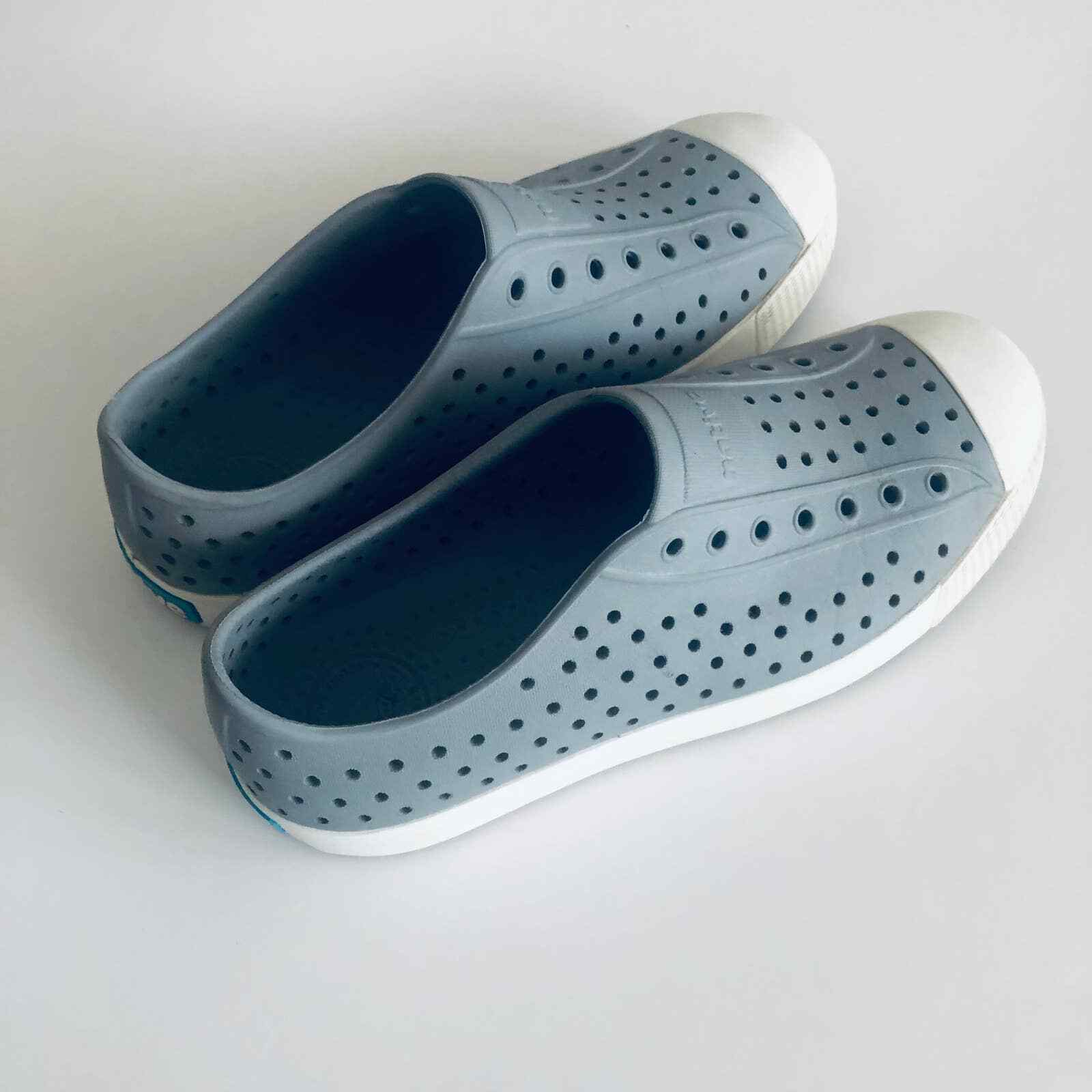 Native Jefferson Slip On Sneaker Kid's Size 4 Gray