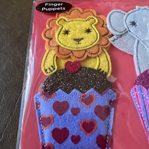 PAPYRUS Happy Valentine's Day Greeting Card Animal Finger Puppets NIP - Picture 2 of 6