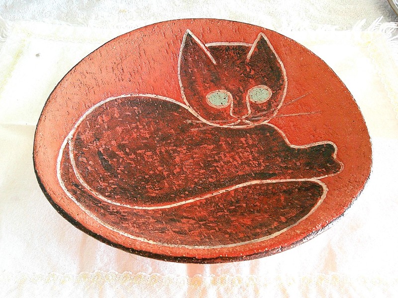 Swedish Margot Kempe (1898-1981) modernist pottery bowl stylized cat motif, 1953