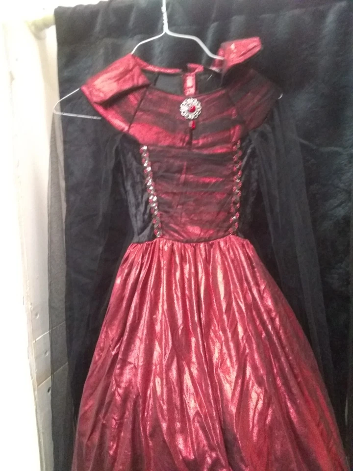 Girl Vampire Dress Costume 7/8 - Image 4 of 4
