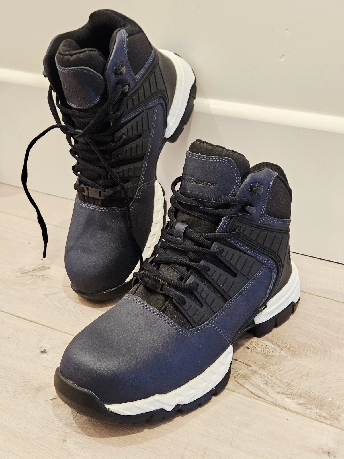 NEW HYTEST SIZE10.5 MEN'S FOOTRESTS 2.0 TREAD NANO TOE EH HIKER BOOT K23332 NAVY
