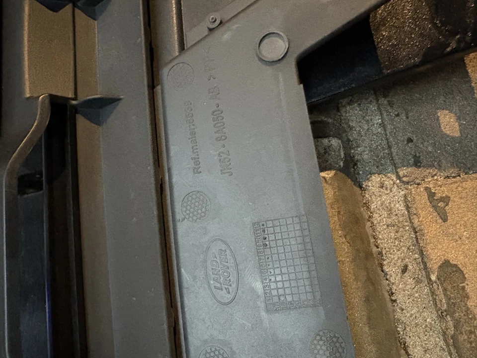 Range Rover 2018 2019 2020 2021 2022 parrilla central delantera OEM usada JK528200AC Foto 2 de 3